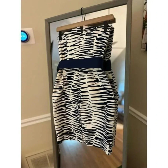 Trina Turk Strapless Sheath Dress Size 0 – Blue White Zebra Print Cocktail Party - Picture 4 of 6